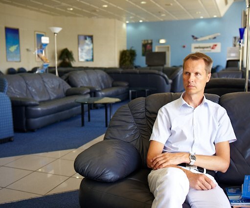 _DSC0003 Arto in the lounge at Larnaca airport.