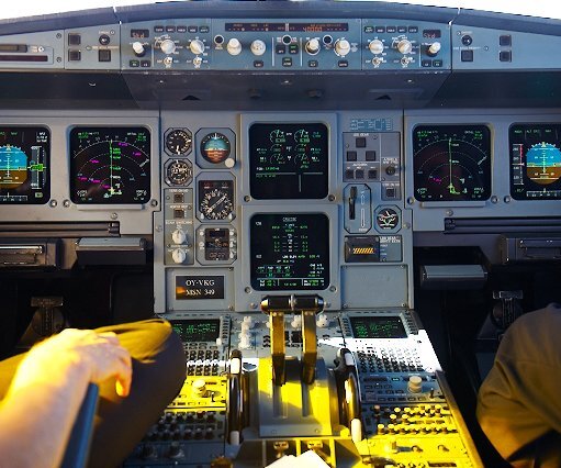 _DSC0025 In the cockpit of the Airbus A330-300.