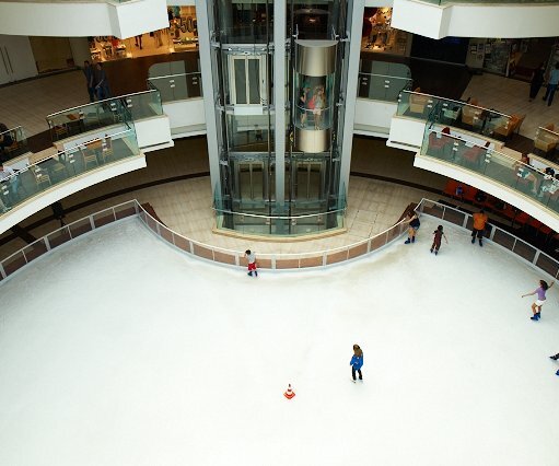 _DSC0031 Ice skating in the Mall of Limassol.