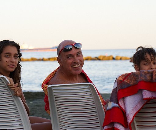 _DSC0065 Ingrid, Nicos and Andreas by the sea in Limassol.