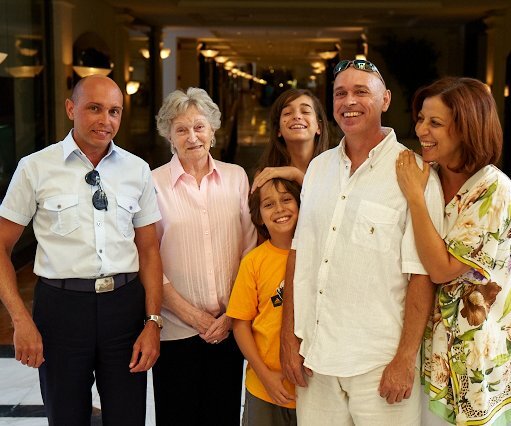 _DSC0017 Markos, mum, Andreas, Ingrid, Nicos and Mina at Hilton hotel.