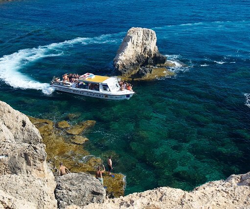 _DSC0010 Boat passing by in the clear waters at the sea caves.