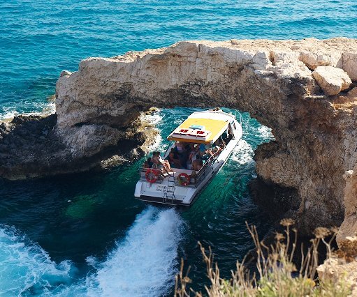 _DSC0014 Boat passing under a natural bridge at the sea caves.