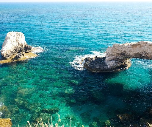 _DSC0017 View over the clear waters at the sea caves area.
