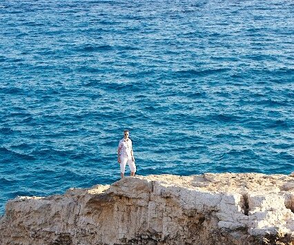 _DSC0104 Arto on a natural bridge over the sea, near Ayia Napa.