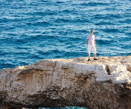 _DSC0108 Arto on a natural bridge over the sea, near Ayia Napa.