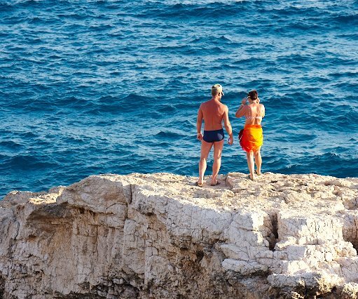 _DSC0109 Couple at the sea caves area.