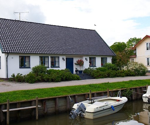 _DSC0024 Houses by the river in Trosa.