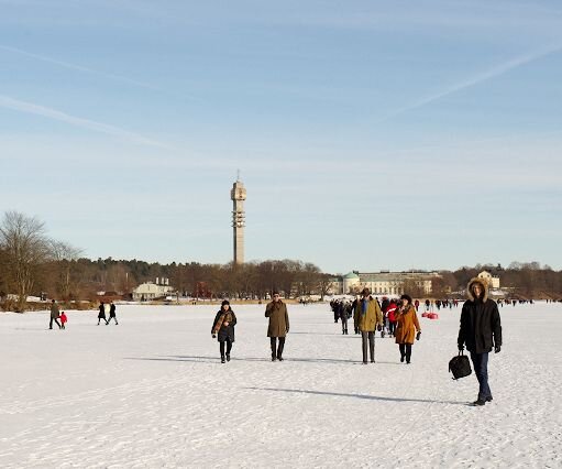_DSC0042 Walking on the lake, the Kaknäs tower in the background.