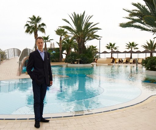 _DSC0006 Arto by the pool at Four Seasons Hotel.