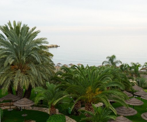 _DSC0027 View over the garden and beach at the Four Seasons Hotel.