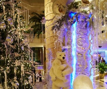 _DSC0055 Polar bears in the lobby of Four Seasons Hotel.