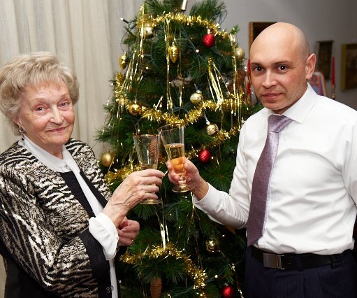 _DSC0018 Mum and Markos drinking Champagne.
