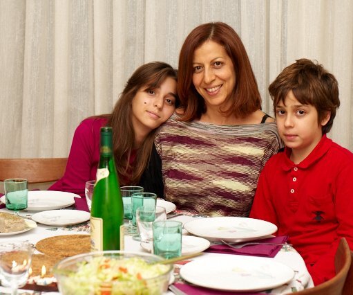 _DSC0039 Ingrid, Mina and Andreas ready for dinner on Christmas Eve.