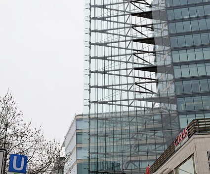 _DSC0028 Walking at Kurfürstendamm.