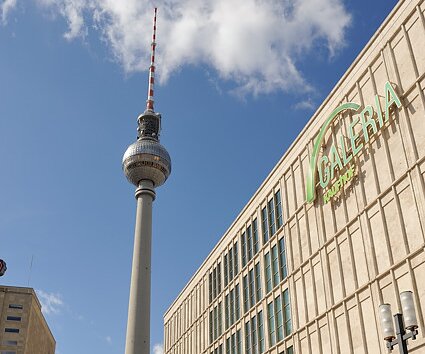 _DSC0060 View of the Berliner Fernsehturm (Berlin TV tower) at Alexanderplatz.