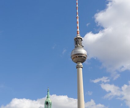 _DSC0087 View of the Berliner Fernsehturm (Berlin TV tower). In the background the Park Inn hotel.