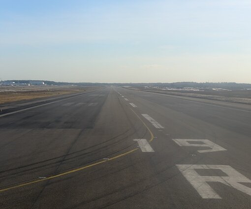 _DSC0003 Ready for takeoff from runway 19R.