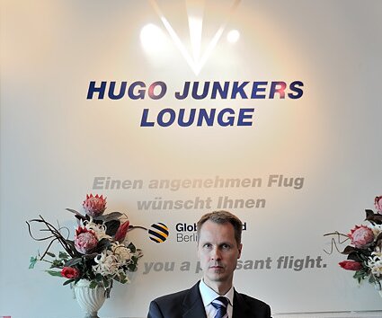 _DSC0123 Arto in the Hugo Junkers Lounge at Shönefeld airport in Berlin.