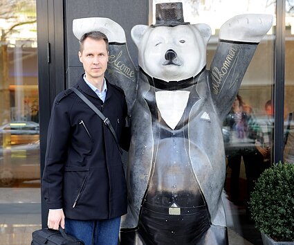 _DSC0150 Arto with the bear outside the hotel.