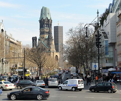 _DSC0013 On Kurfürstendamm, the Kaiser-Wilhelm-Gedächtniskirche (Kaiser Wilhelm Memorial Church) in the background.