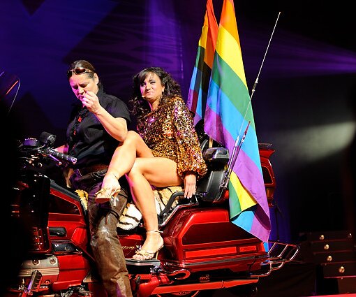 _DSC0006 Petra Mede entering the scene on a motorbike.