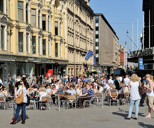 _DSC0049 Outside Stockmann, people enjoying the warm weather.