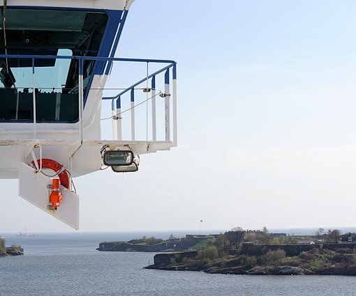 _DSC0074 On Silja Serenade, towards Suomenlinna (Sveaborg) to the right.