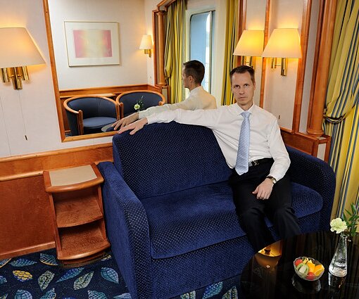 _DSC0012 Arto in the cabin on Silja Symphony.