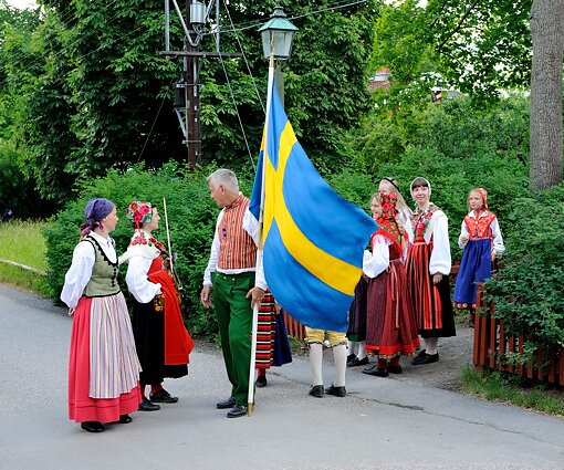 _DSC0010 Band with Swedish national costumes.