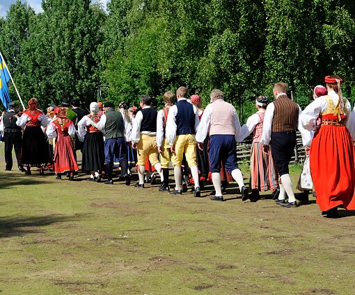 _DSC0019 Band with Swedish national costumes.