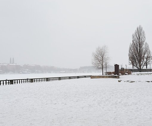 _DSC0037 The snowy landscape at the city hall.