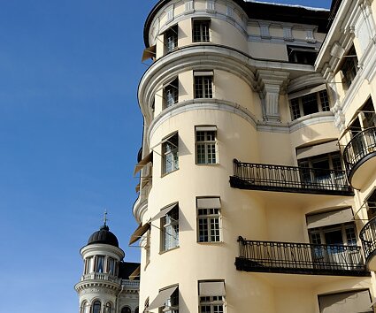 _DSC0013 Side view at Grand Hotel.