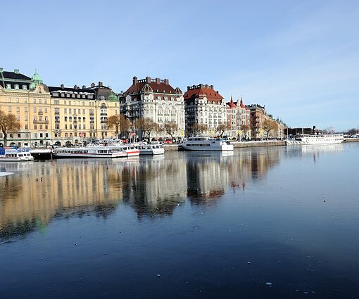 _DSC0015 Reflections on the frozen water. Grand Hotel to the left.