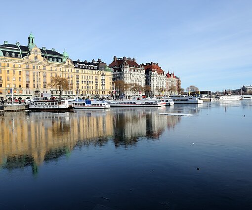 _DSC0018 View of Grand Hotel, reflecting on the frozen water.