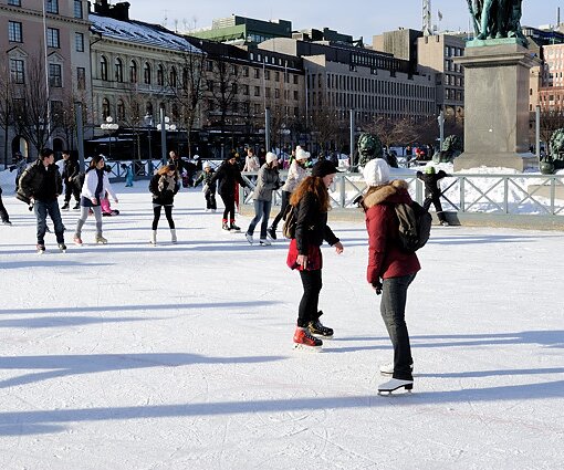 _DSC0022 Ice skating in Kungsträdgården.