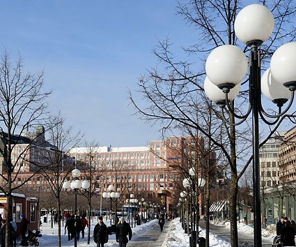 _DSC0046 Walking in Kungsträdgården.