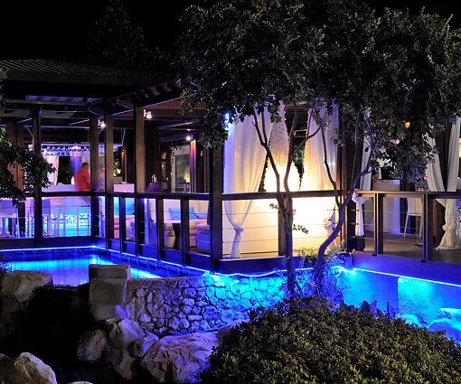 _DSC0100 The Guru bar and restaurant at night.