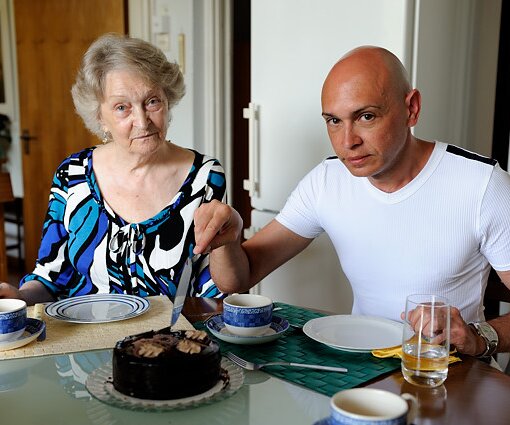 _DSC0011 Mum and Markos in the kitchen in Nicosia.