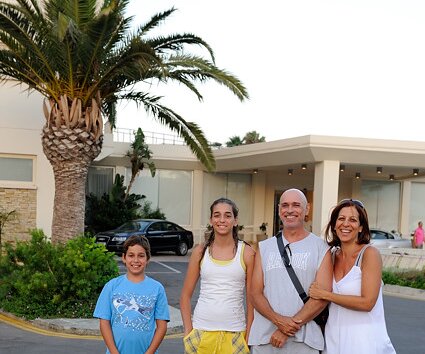 _DSC0003 Andreas, Ingrid, Nicos and Mina outside Capo Bay hotel.