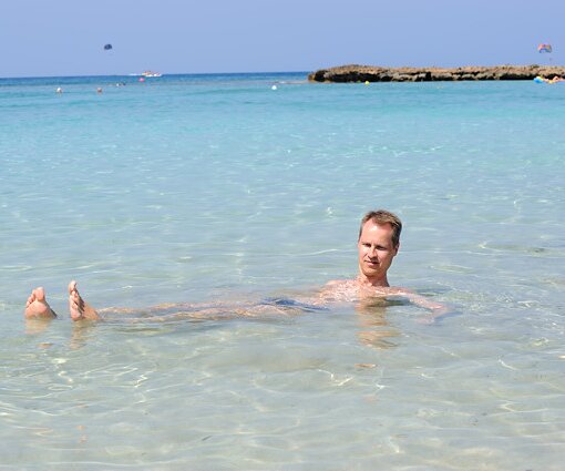 _DSC0019 Arto in the sea at Fig Tree Bay.