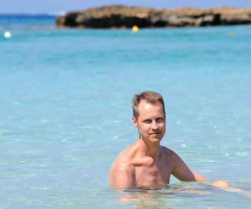 _DSC0023 Arto in the sea at Fig Tree Bay.