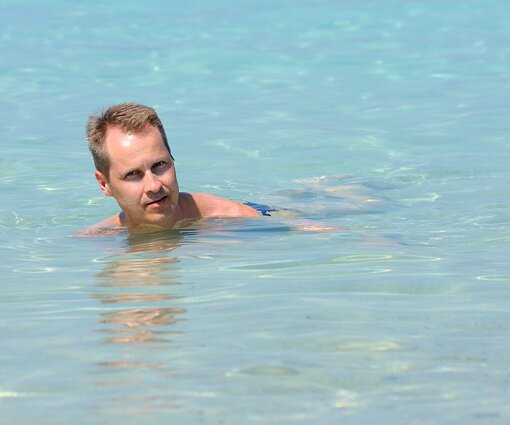 _DSC0029 Arto in the sea at Fig Tree Bay.