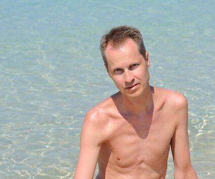 _DSC0033 Arto in the sea at Fig Tree Bay.