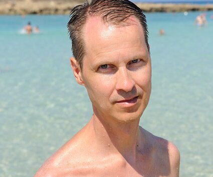_DSC0048 Arto on the beach at Fig Tree Bay.
