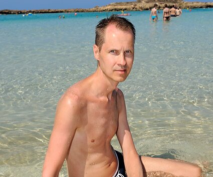 _DSC0054 Arto on the beach at Fig Tree Bay.