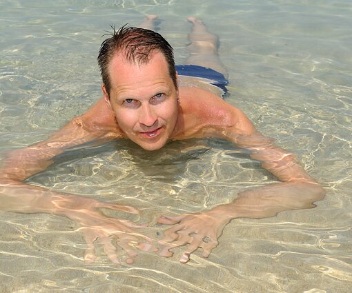 _DSC0112 Arto in the sea at Fig Tree Bay.