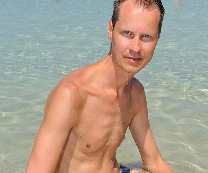_DSC0115 Arto in the sea at Fig Tree Bay.