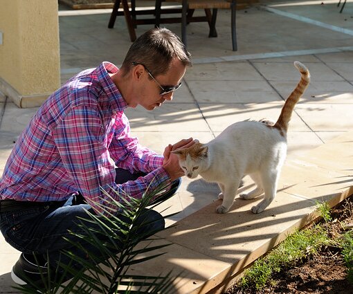 _DSC0026 Arto with a cat at Curium Palace Hotel.