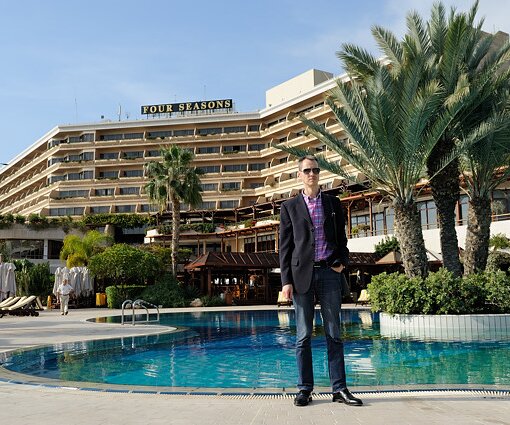 _DSC0136 Arto by the pool at Four Seasons Hotel.
